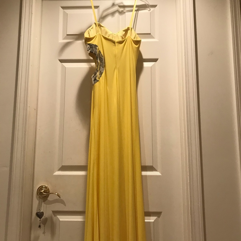 Yellow Gown - Picture 2 of 6